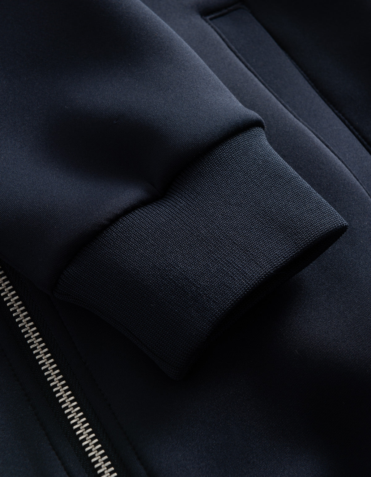 Les Deux - Minimalistische Track Jacket aus recyceltem Performance-Material