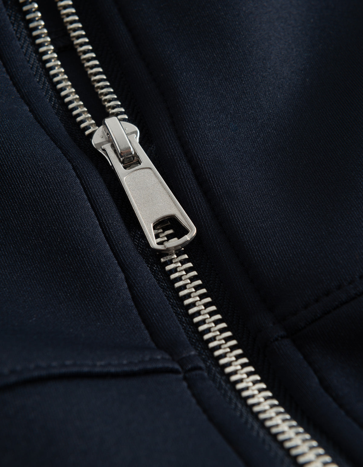 Les Deux - Minimalistische Track Jacket aus recyceltem Performance-Material