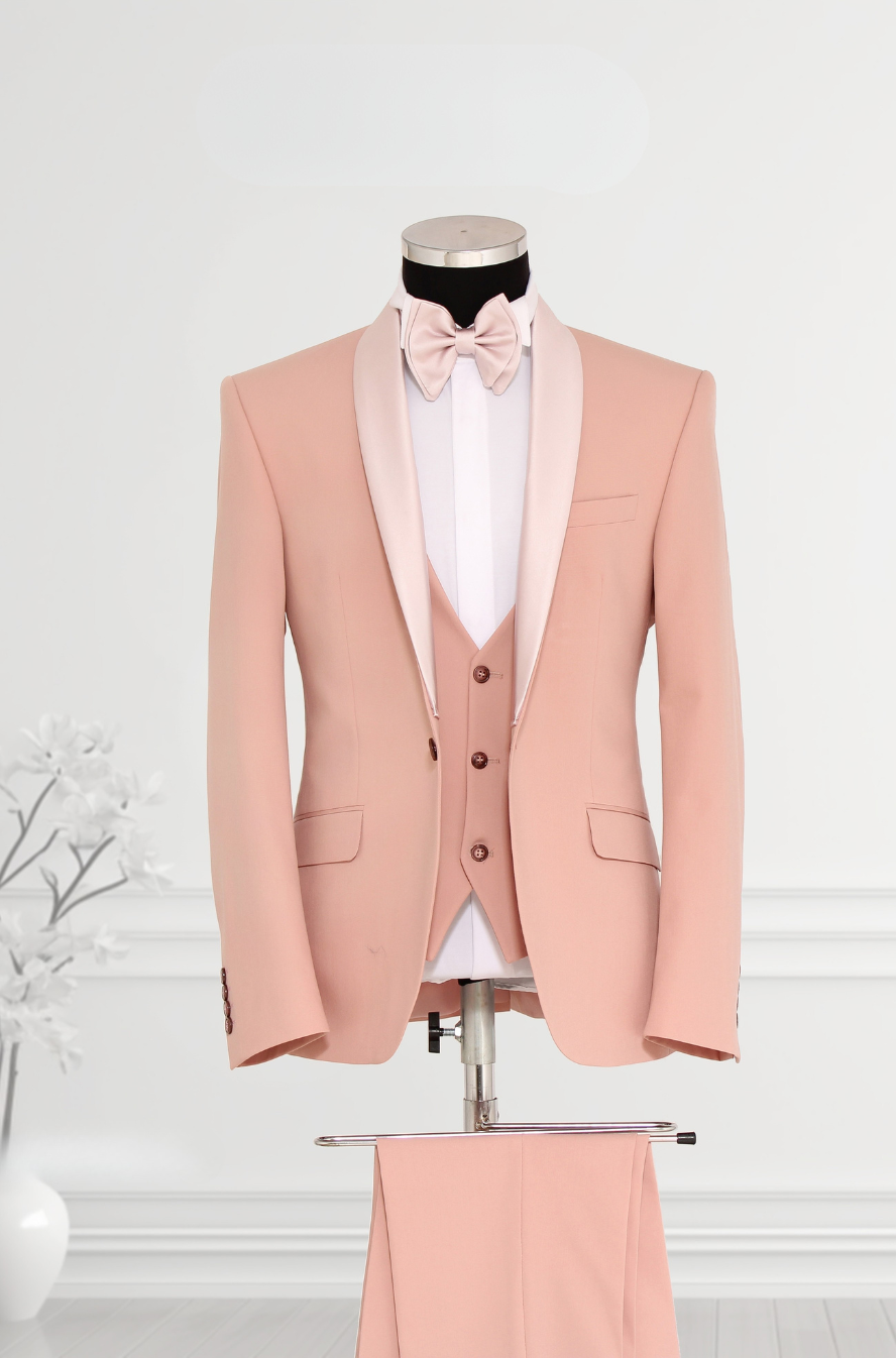 Eleganter Smoking mit Satinrevers in Rosé