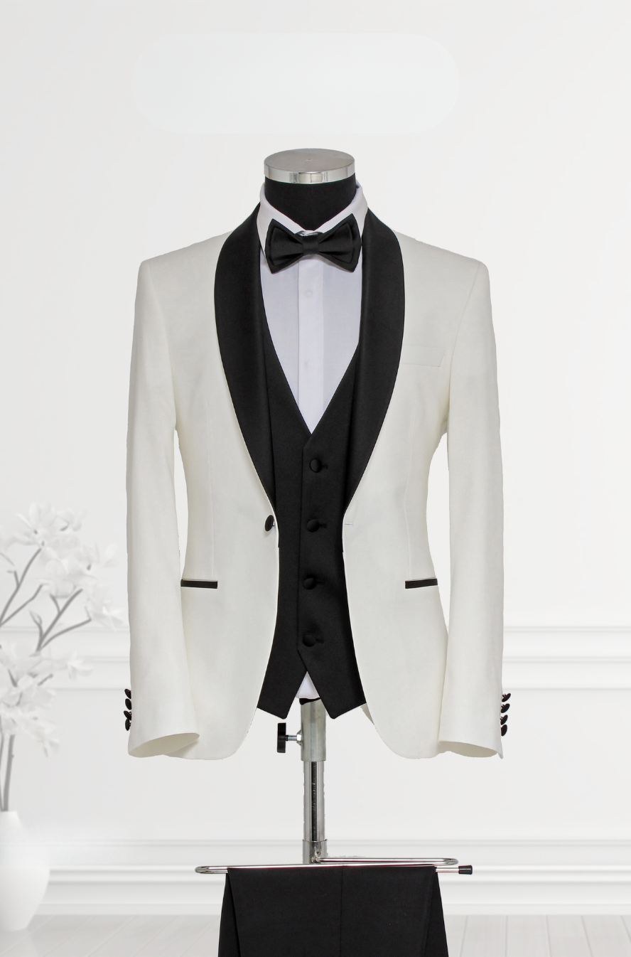 Eleganter Smoking mit schwarzem Schalkragen in Offwhite