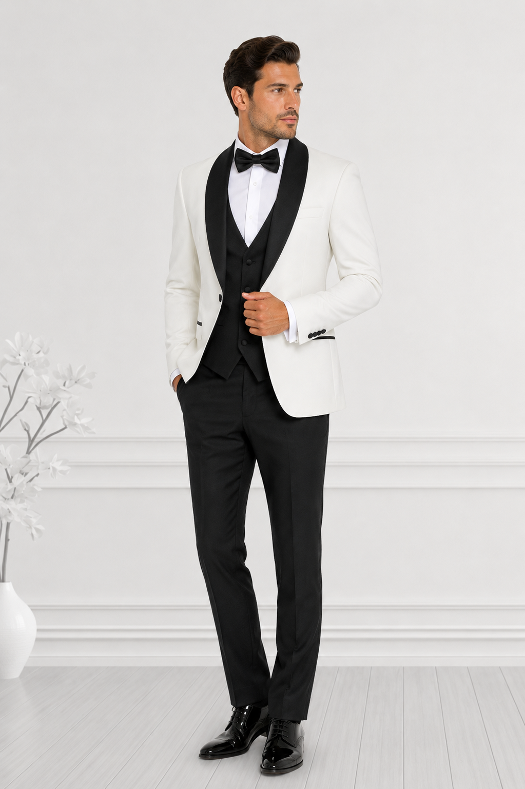 Eleganter Smoking mit schwarzem Schalkragen in Offwhite