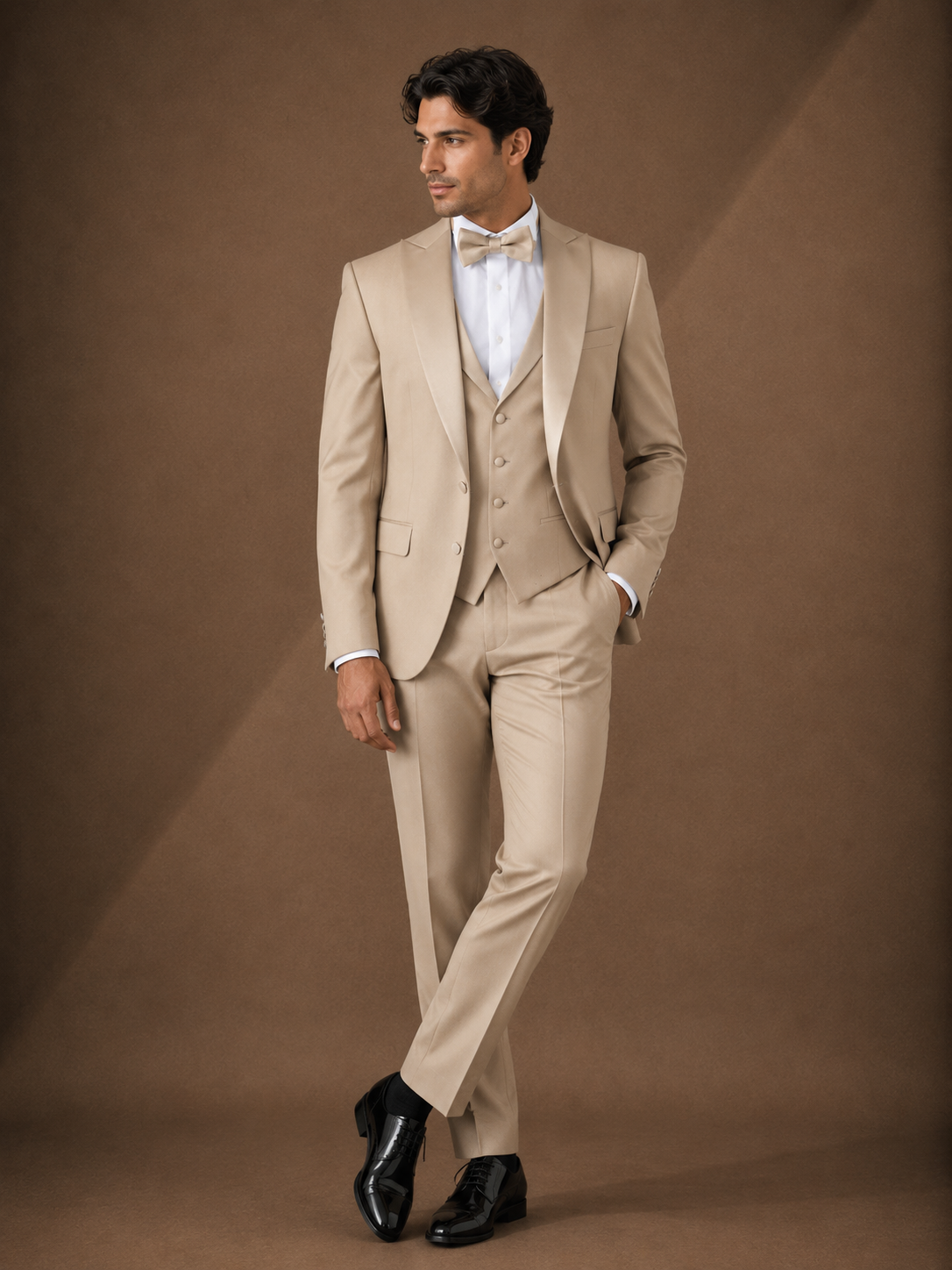 Hochzeitsanzug mit Satin-Revers in Beige