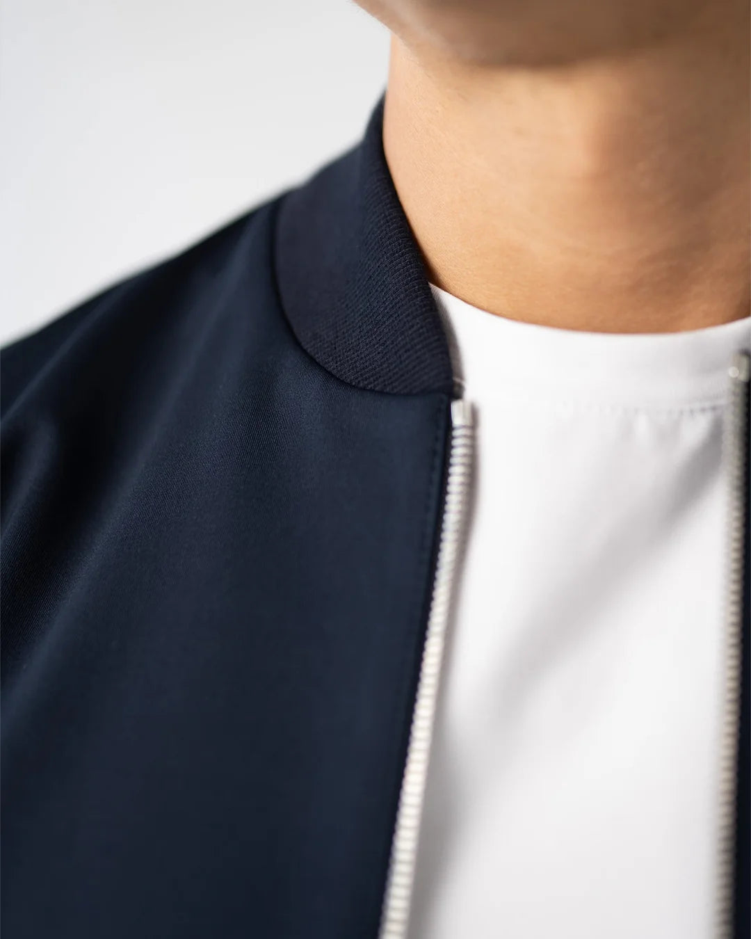IOS - Moderner Blouson aus sehr bequemer Jerseyware - Navy