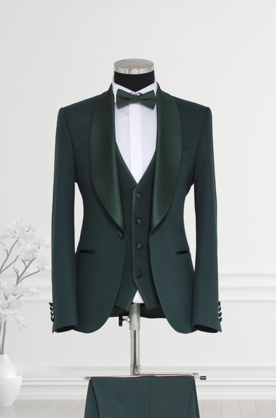 Eleganter Smoking mit Satinrevers in Smaragdgrün