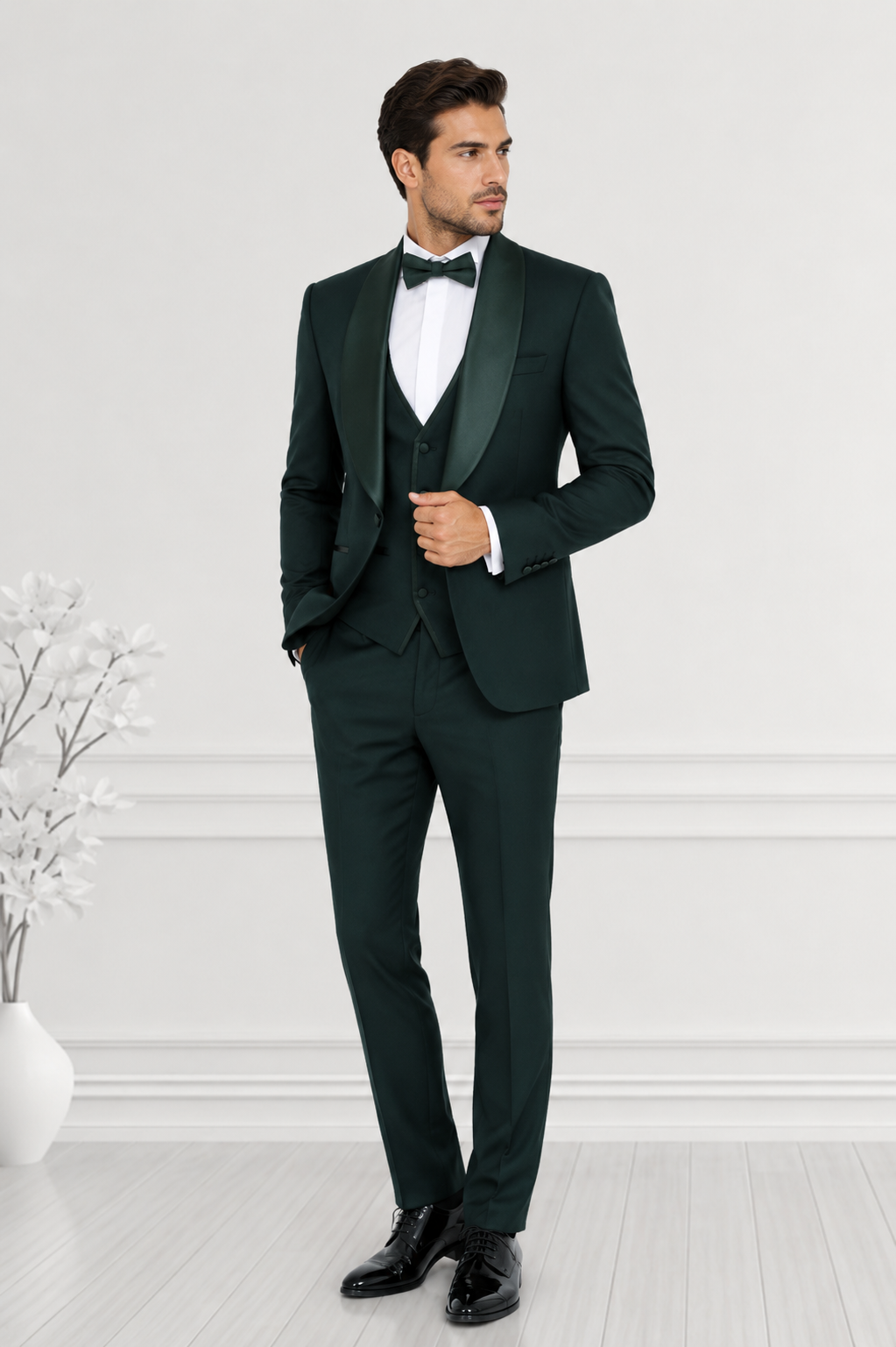 Eleganter Smoking mit Satinrevers in Smaragdgrün