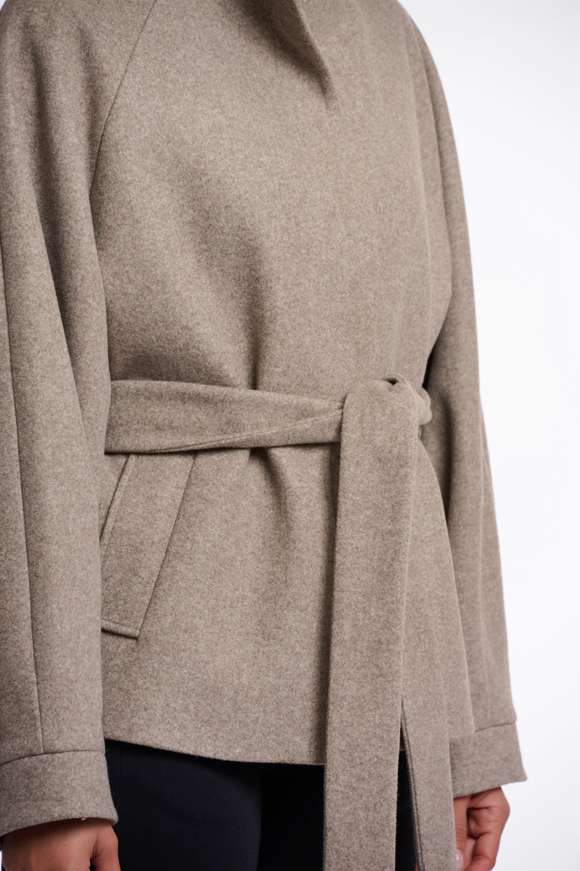 Rino & Pelle - Melierte Jacke mit Bindegürtel in Toffee - Cornelia