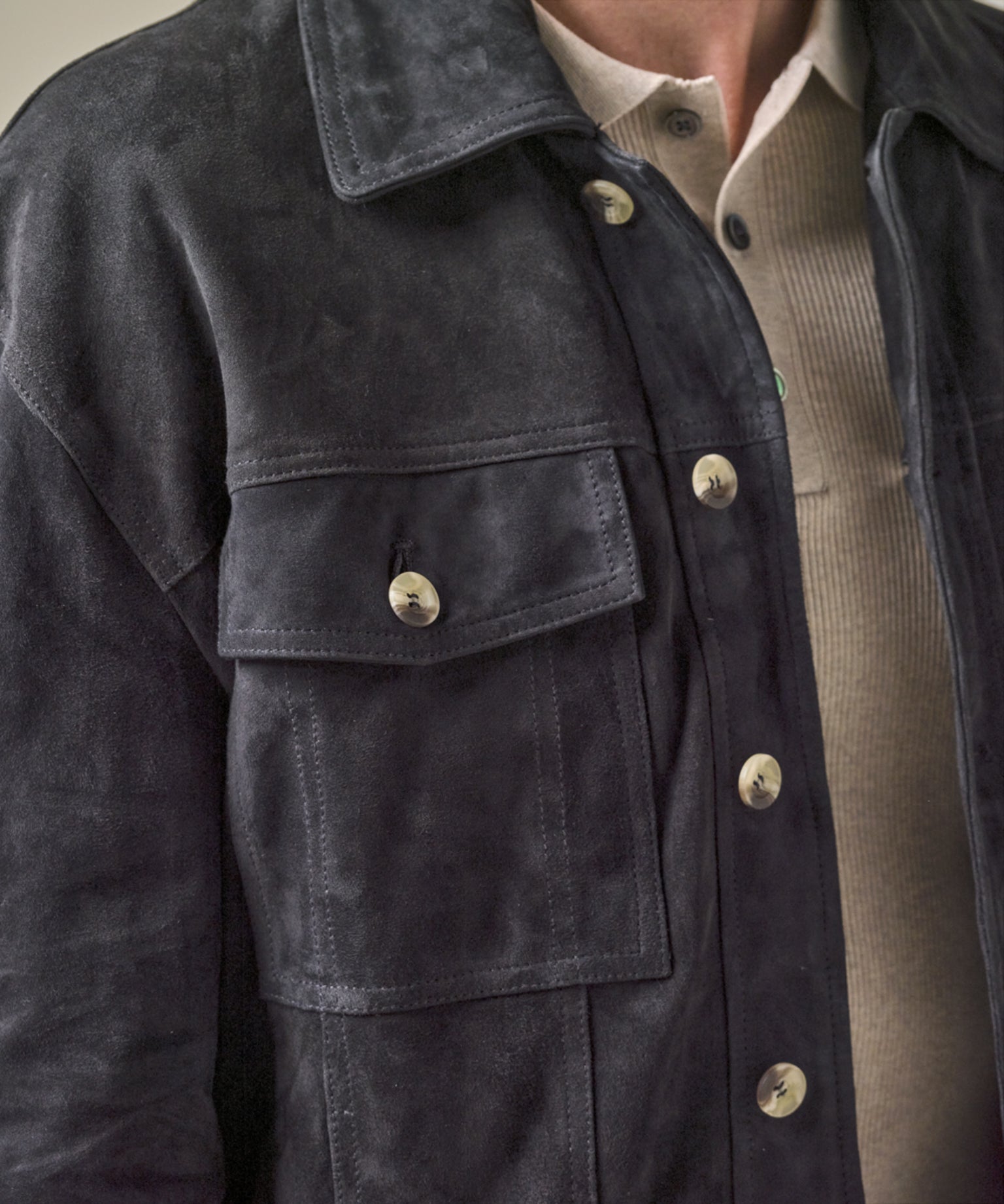 Profuomo - Luxuriöse Wildlederjacke zum Knöpfen