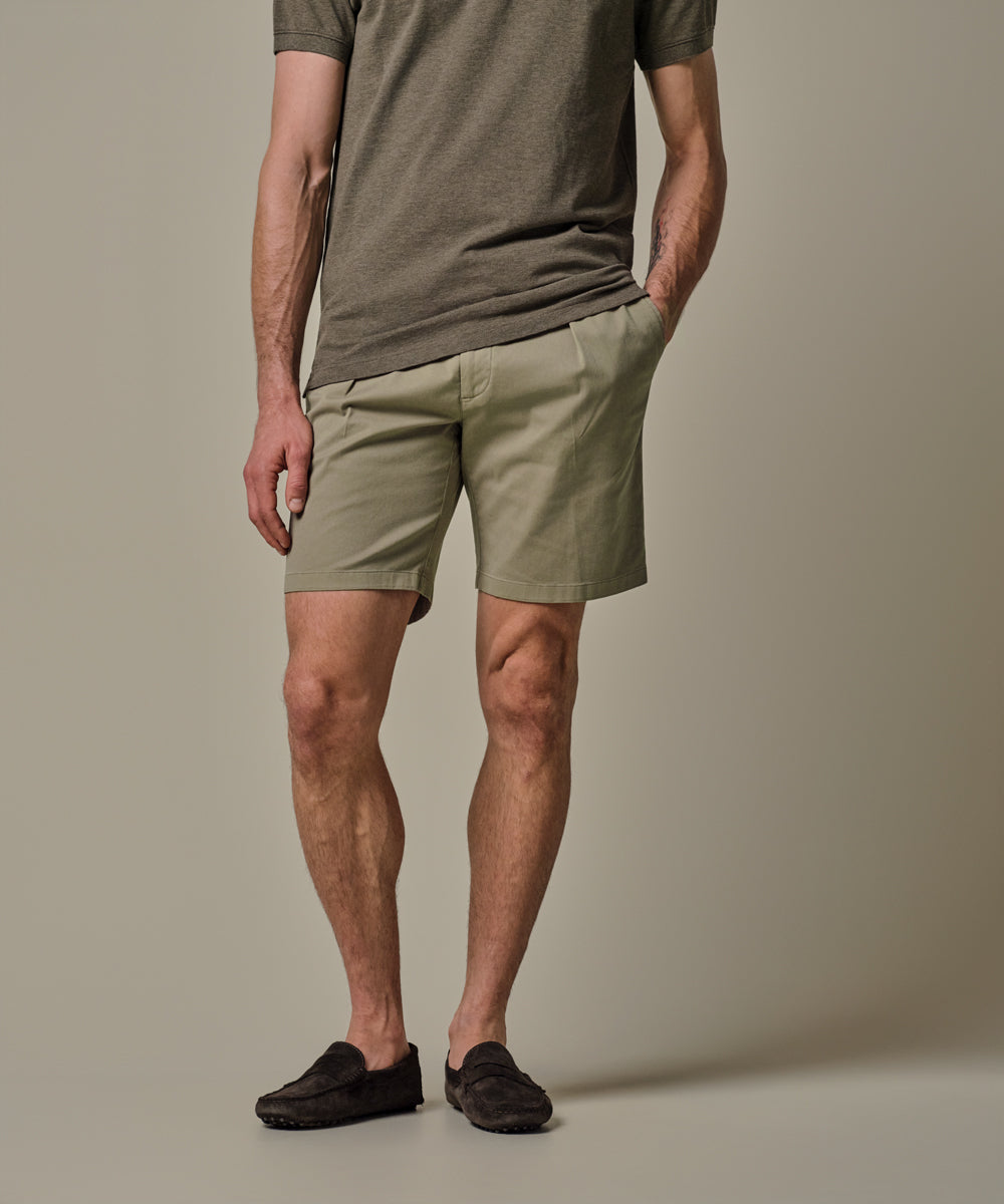 Profuomo - Kurze Hose aus Baumwollmix mit stilvoller Bundfalte in zartem Grün