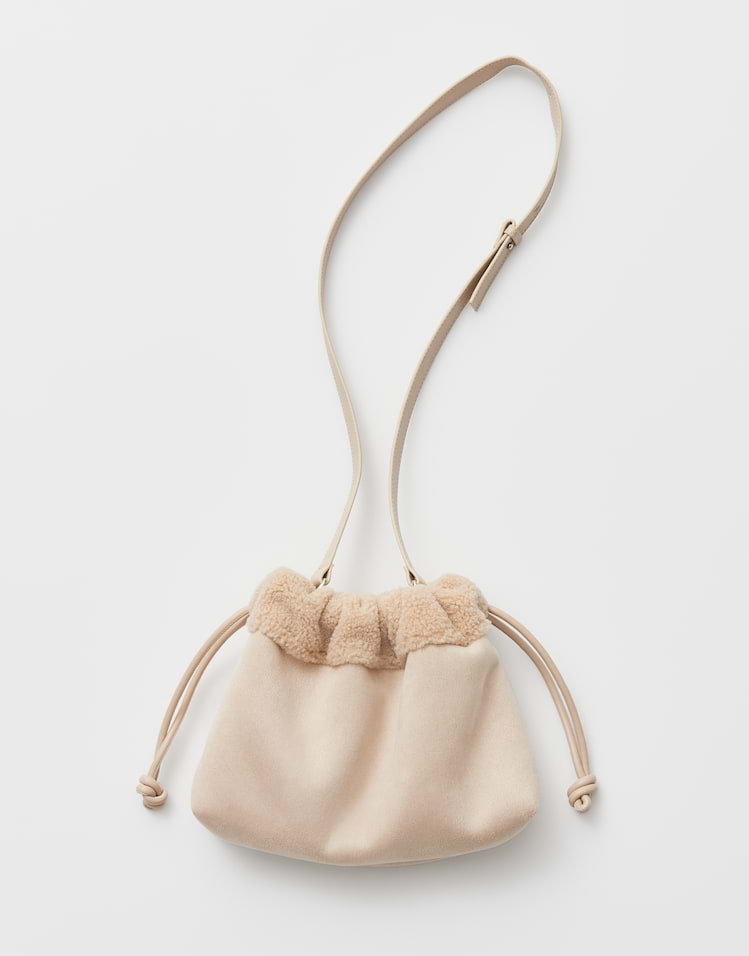 Opus - Beuteltasche mit Shearling Details - Alewe