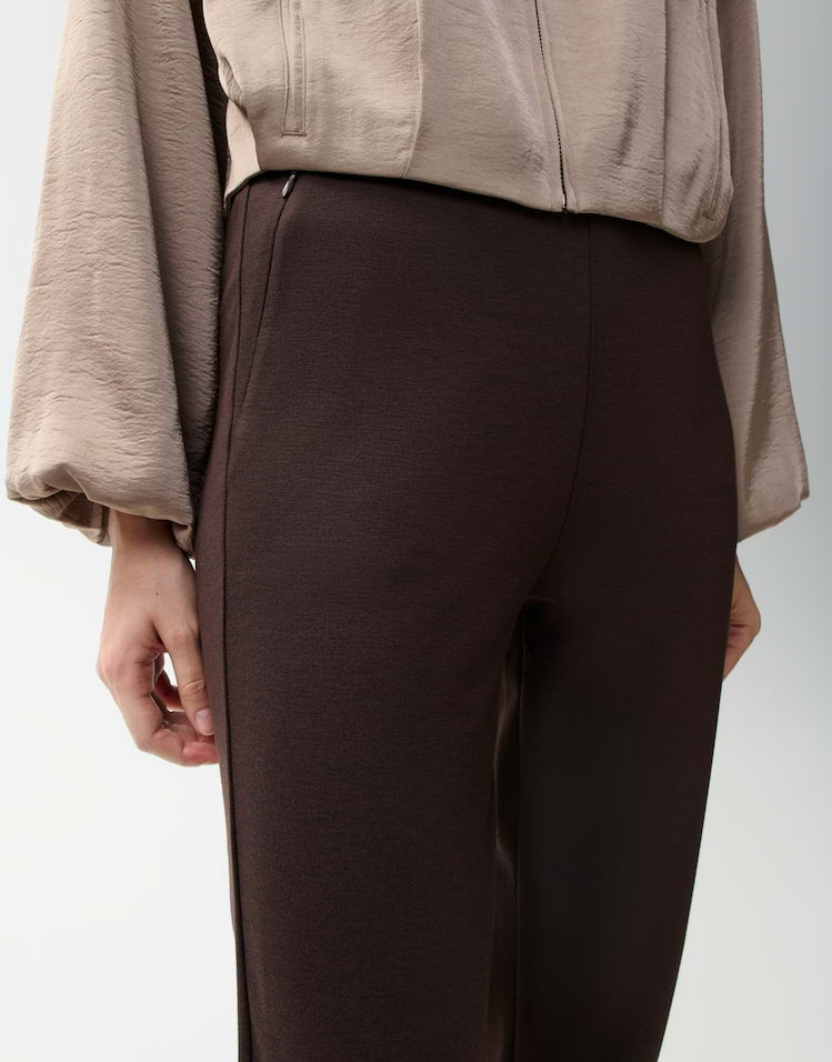 Opus - Dunkelbraune City Pants in Kick Flared Silhouette - Elin
