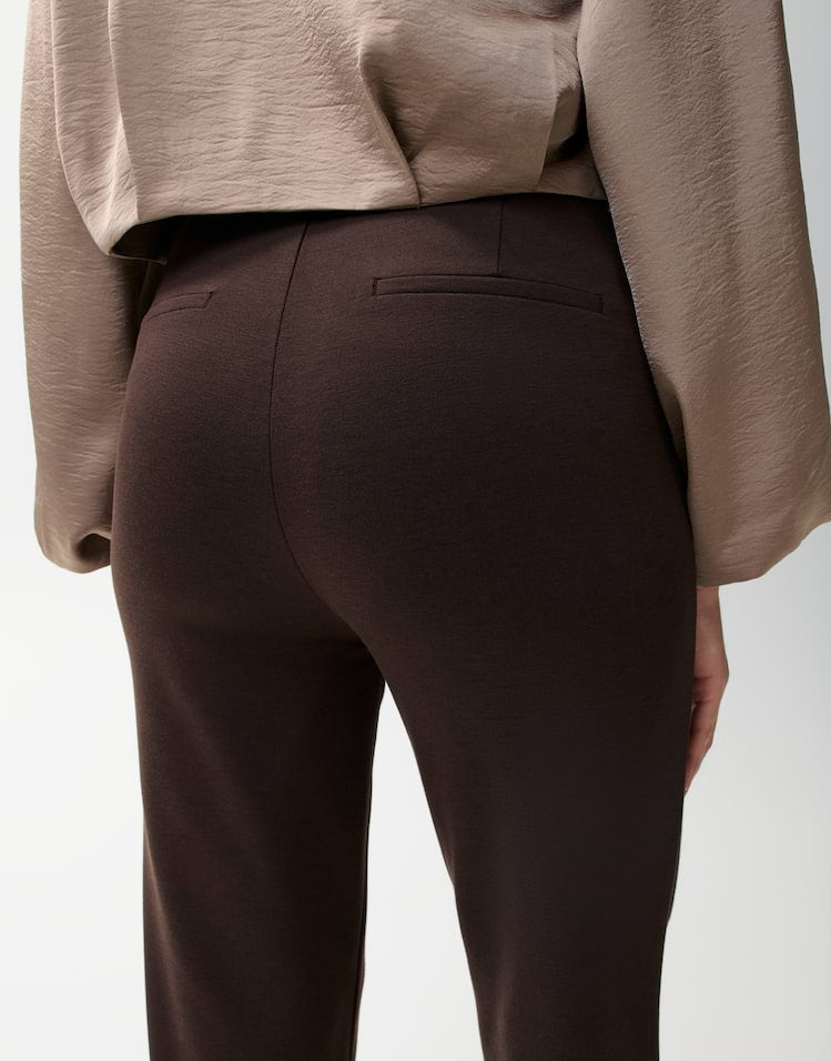Opus - Dunkelbraune City Pants in Kick Flared Silhouette - Elin