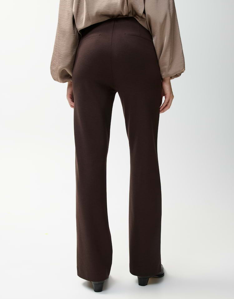Opus - Dunkelbraune City Pants in Kick Flared Silhouette - Elin