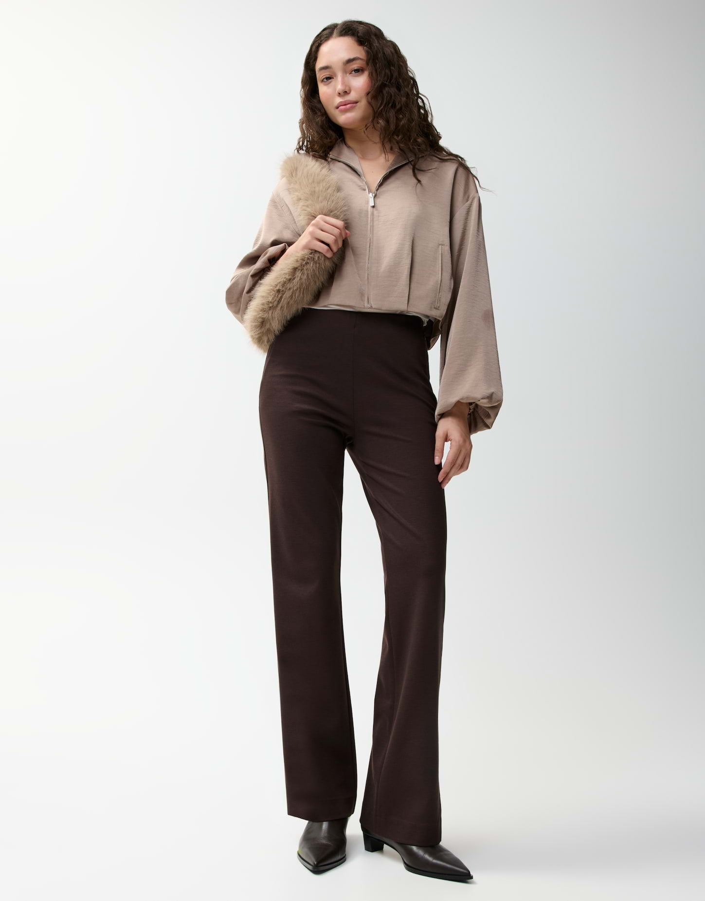 Opus - Dunkelbraune City Pants in Kick Flared Silhouette - Elin