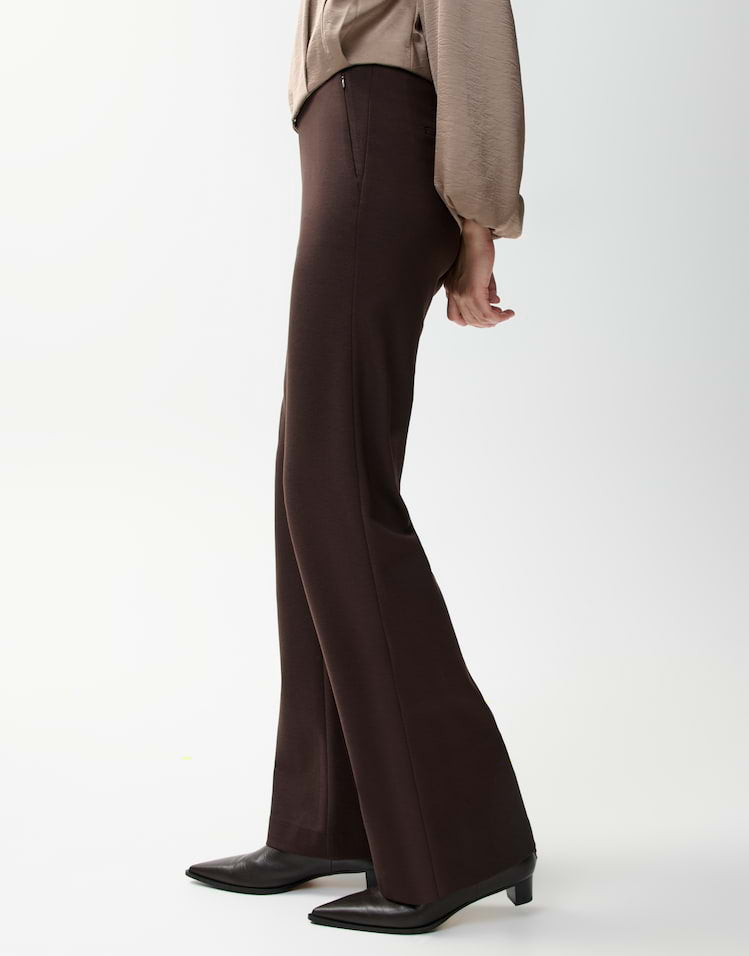 Opus - Dunkelbraune City Pants in Kick Flared Silhouette - Elin
