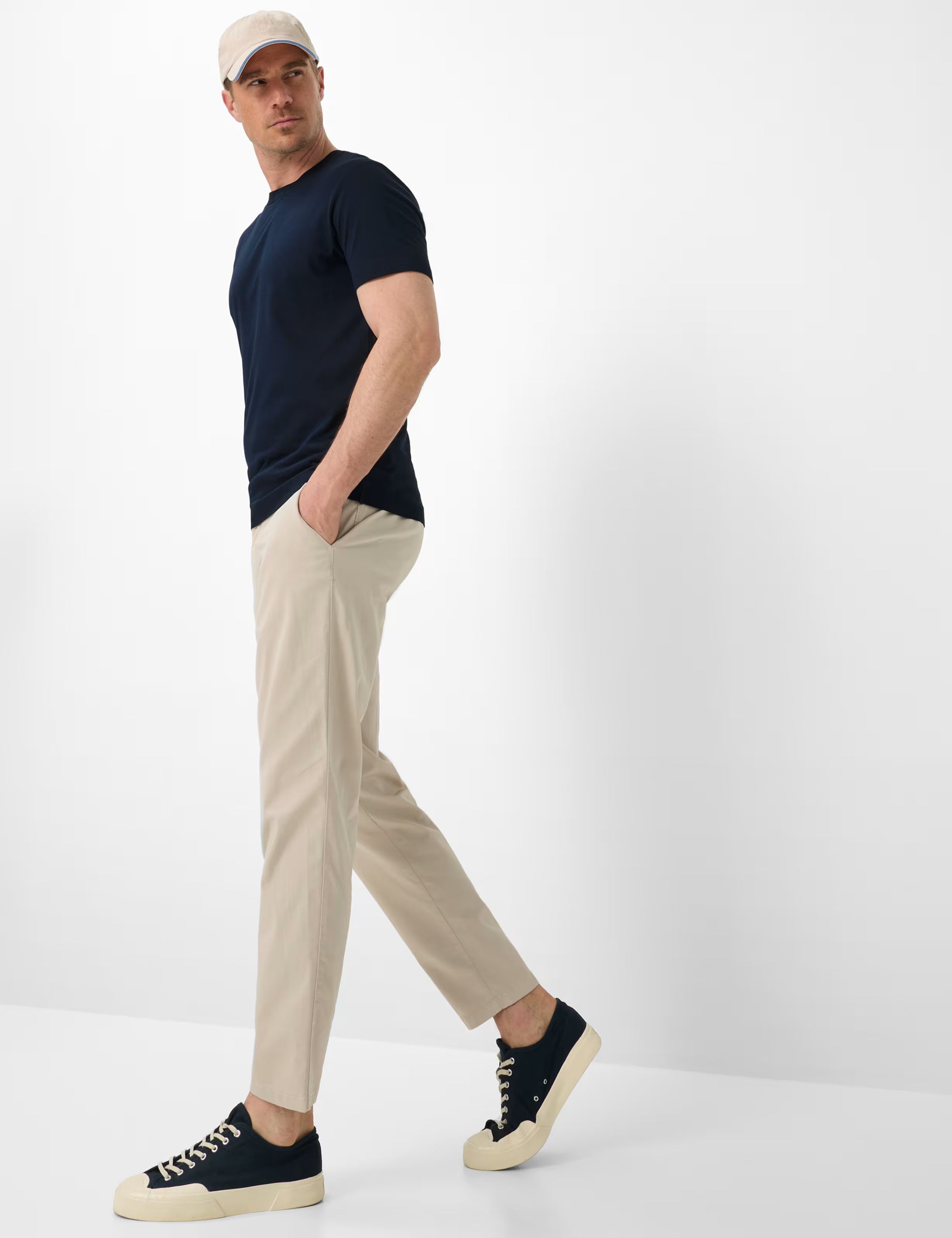 Brax - Leichte Chino Jogpants in Sand - Phil