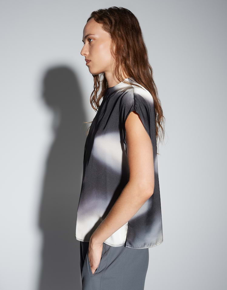 Someday - Lockere Satinbluse mit galaktischem Print - Zalactic