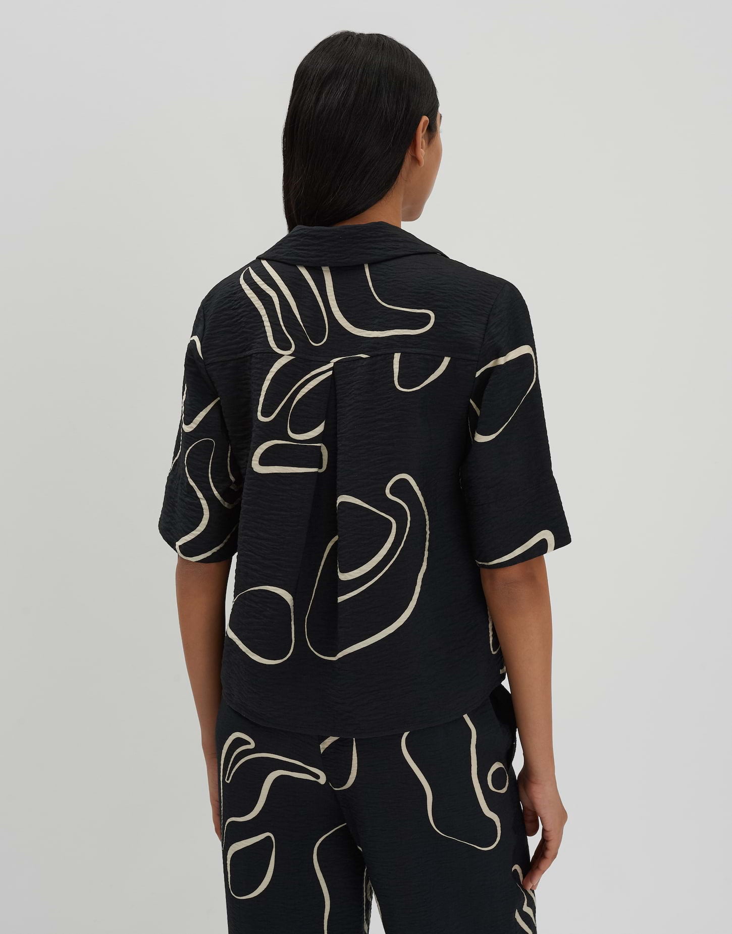 Someday - Loose Printbluse mit abstraktem Printdesign - Zesora