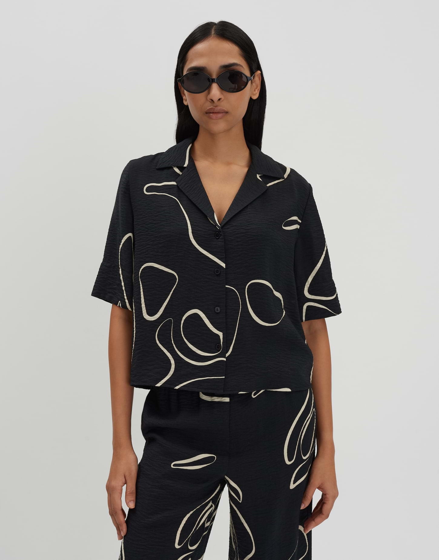 Someday - Loose Printbluse mit abstraktem Printdesign - Zesora